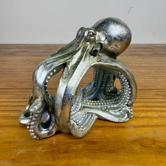 Set of 4 Silver Octopus Napkin Rings | Coastal Resin Sculpted Design | Nautical - Picture 10 of 15